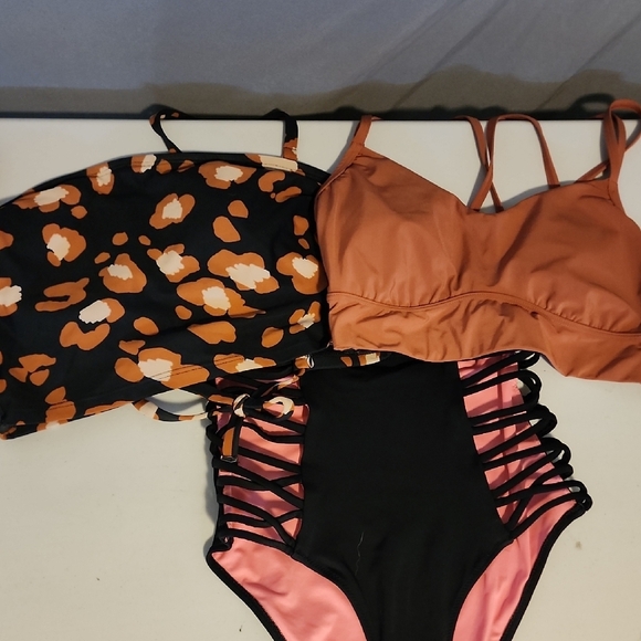 Bikini Bundle In Small/Med - Picture 1 of 6